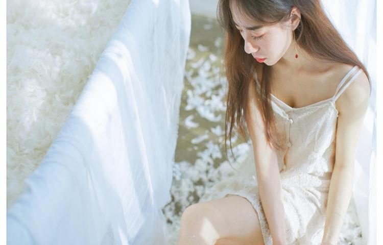 一个B三个人㖭的象征意义